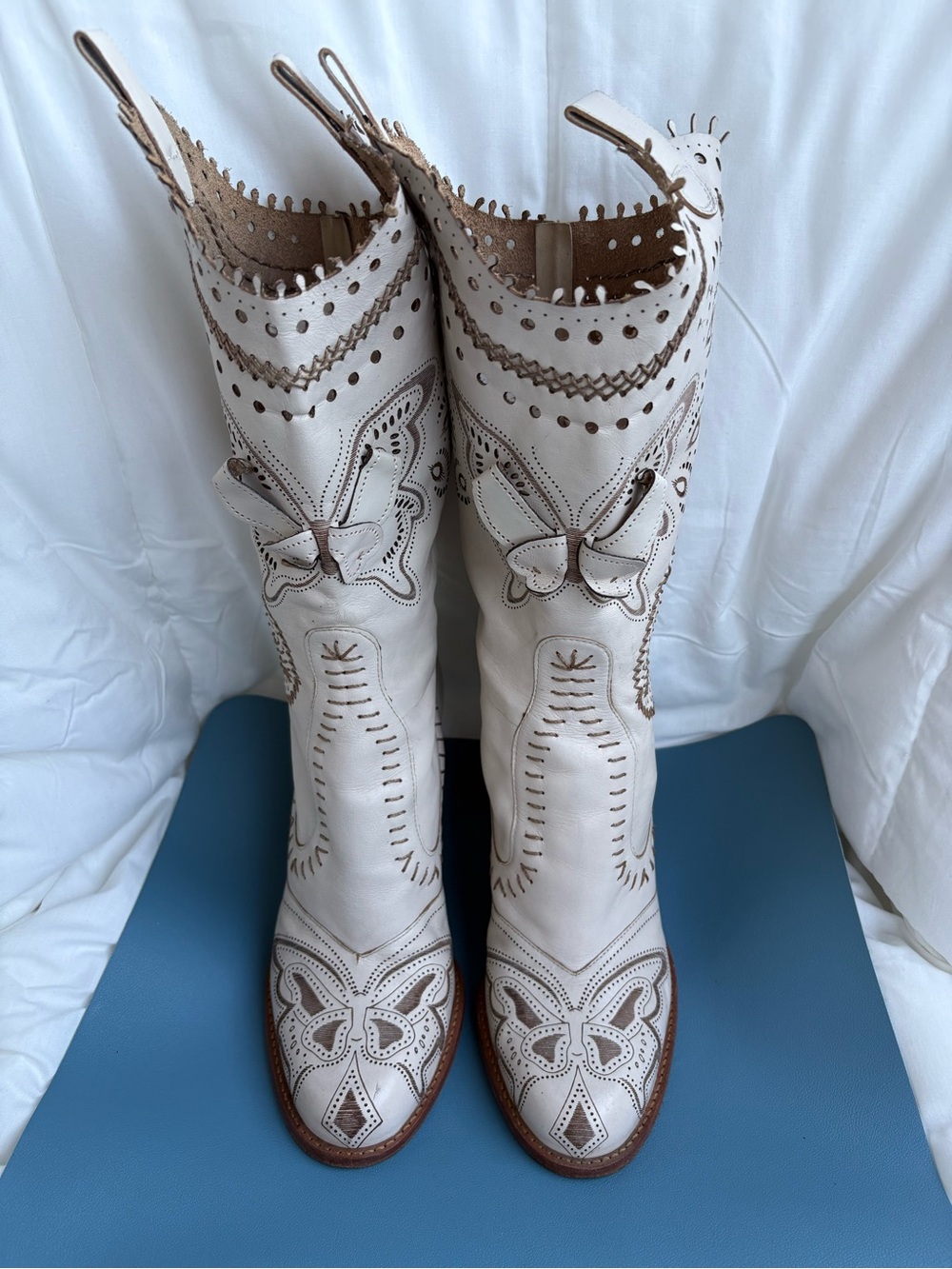 Vintage Vince Camuto Laser Cut Leather Butterfly Western Heeled Boots.